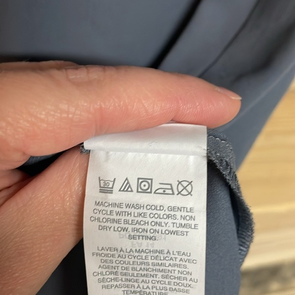 J. Crew size 00 Gray V-Neck Sleeveless Silk Lightweight Relaxed Fit Blouse Top - Picture 4 of 7